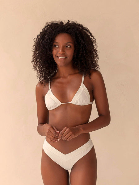 Bikini bottom V-shape Cheeky in White Rib fabric Embroidery